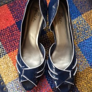 Pin Up style navy blue heels with white piping